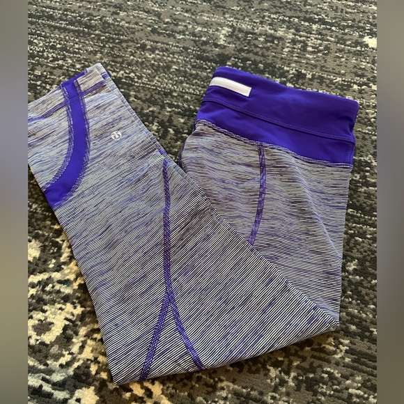 💕two pair of Lululemon capris size 8 - Picture 5 of 5